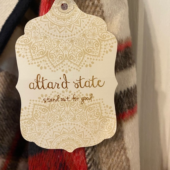 NWT- PLAID SLEEVELESS PONCHO - Picture 3 of 6